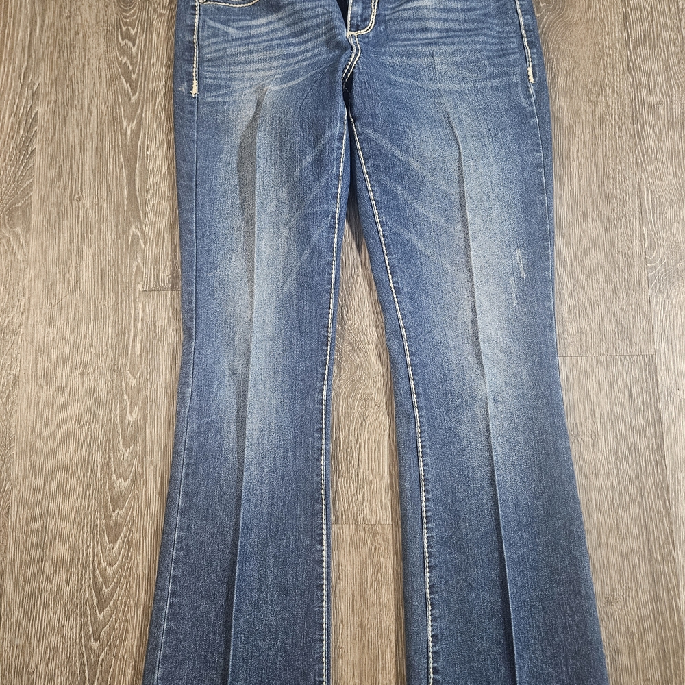 Women's Boot Cut Jeans in Medium Blue Wash